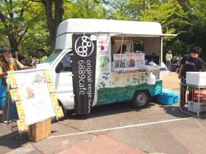 Station Wagon selling Vegan Soybeans Rice Bowl