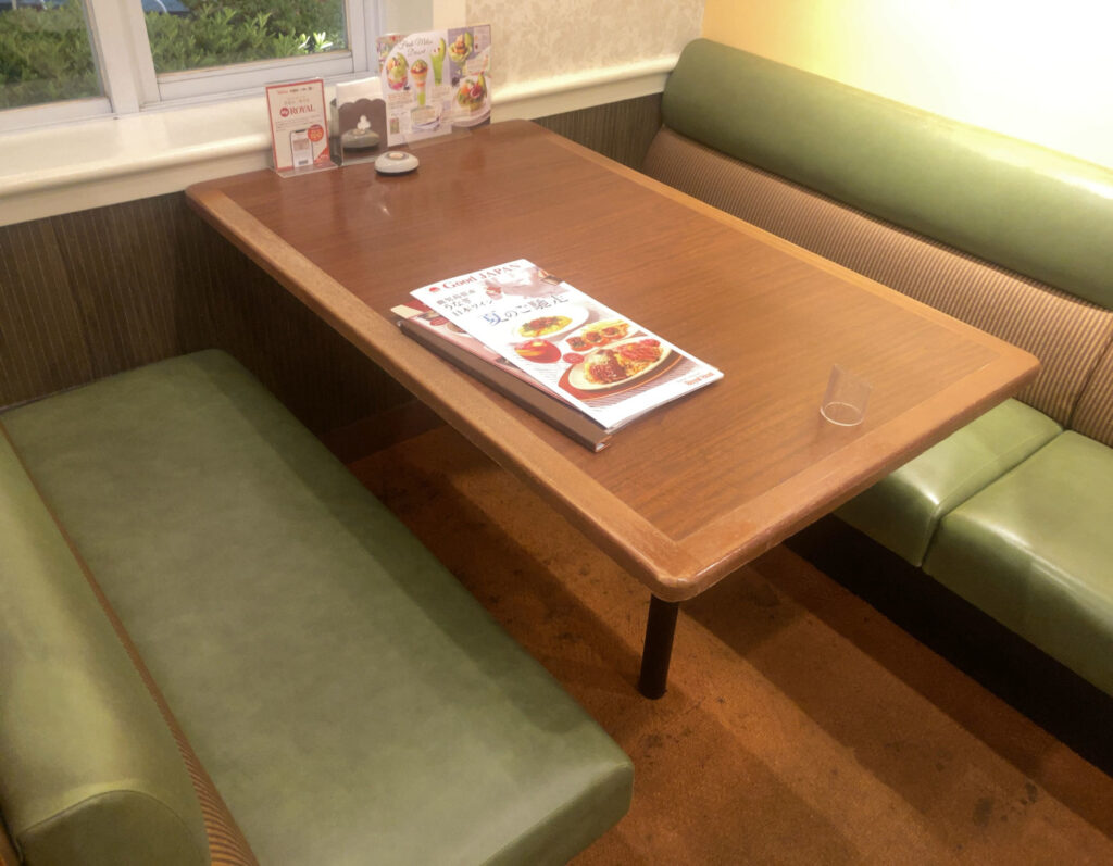 Table Seats of Royal Host