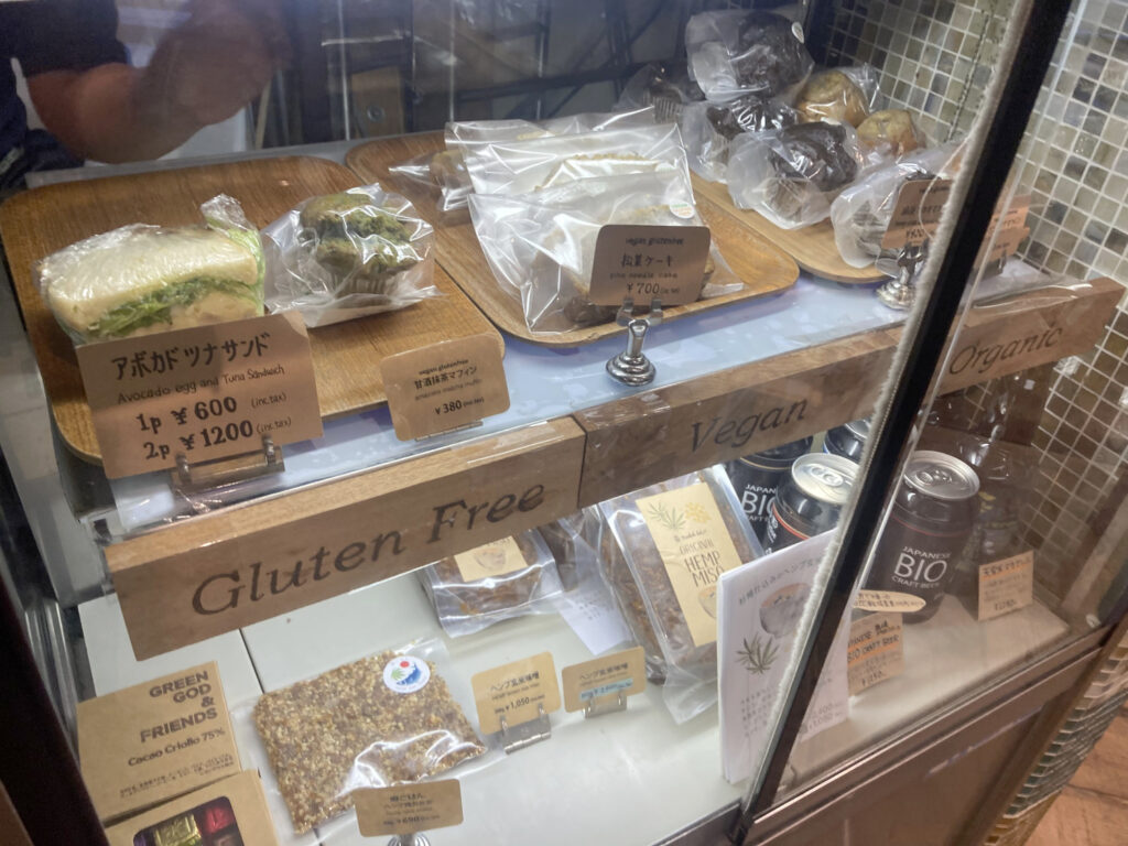 Sandwiches and vegan muffins of Medel deli